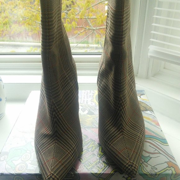 Beautiful  unique boot very fashionable size  7.5 designer new - Picture 3 of 3